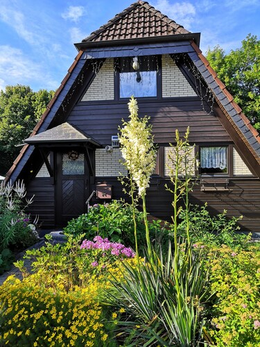 Ferienhaus 'Haus Paradiesecke' mit privater Terrasse, privatem Garten und WLAN