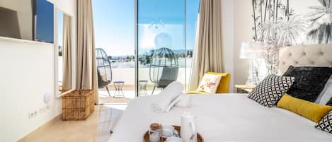 4 habitaciones, tabla de planchar con plancha, wifi y ropa de cama