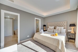 5 bedrooms, iron/ironing board, WiFi, bed sheets