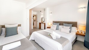 4 habitaciones, tabla de planchar con plancha, wifi y ropa de cama 