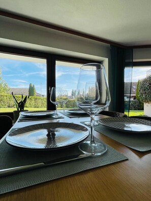 Dining - Apartment Ferienwohnung 'Seeriwa' with Panorama View, Private Terrace and Wi-Fi (Stockach)