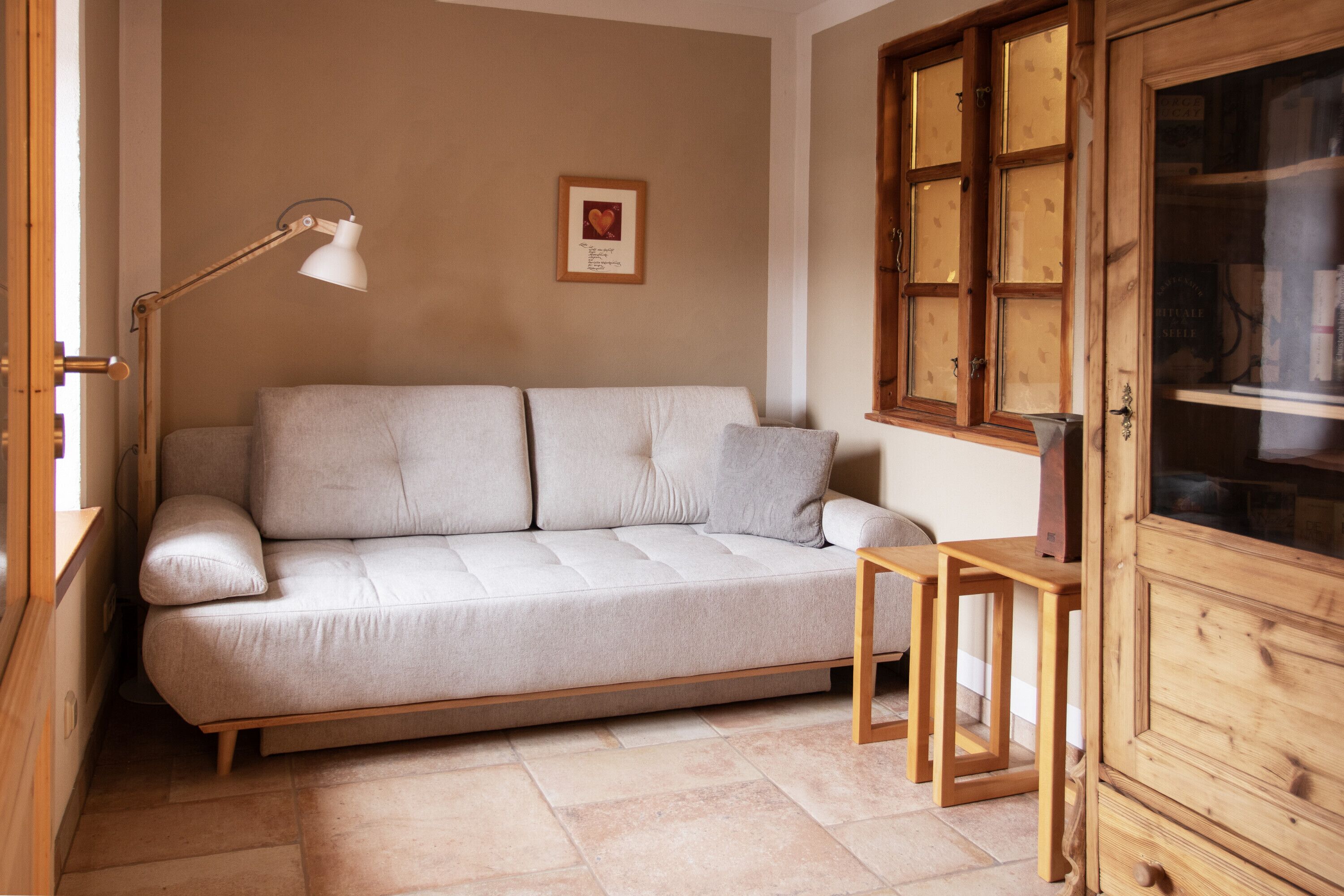 Una mesa de tenis de mesa