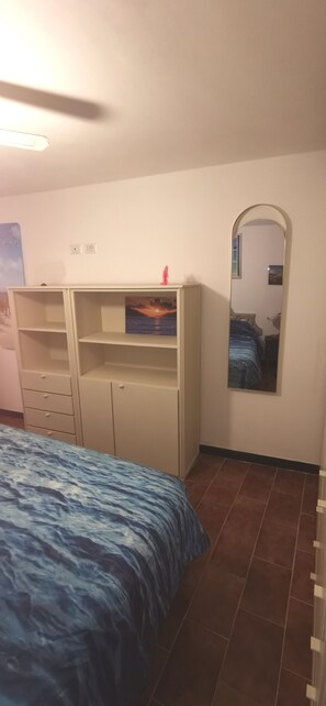 1 habitación, tabla de planchar con plancha y acceso a internet