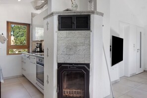 Fridge, microwave, oven, stovetop - Holiday Home 'Ferienhaus Schönach' with Private Terrace and Wi-Fi (Herdwangen-Schönach)