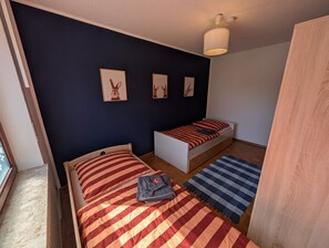 2 bedrooms, free WiFi, bed sheets - Apartment 'Das Spatzennest' with private terrace and meadow in a quiet location (Riol)
