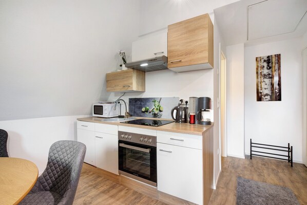 Frigorífic, microones, forn i placa de cuina