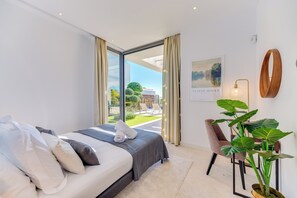 5 chambres, fer et planche à repasser, Wi-Fi, draps fournis