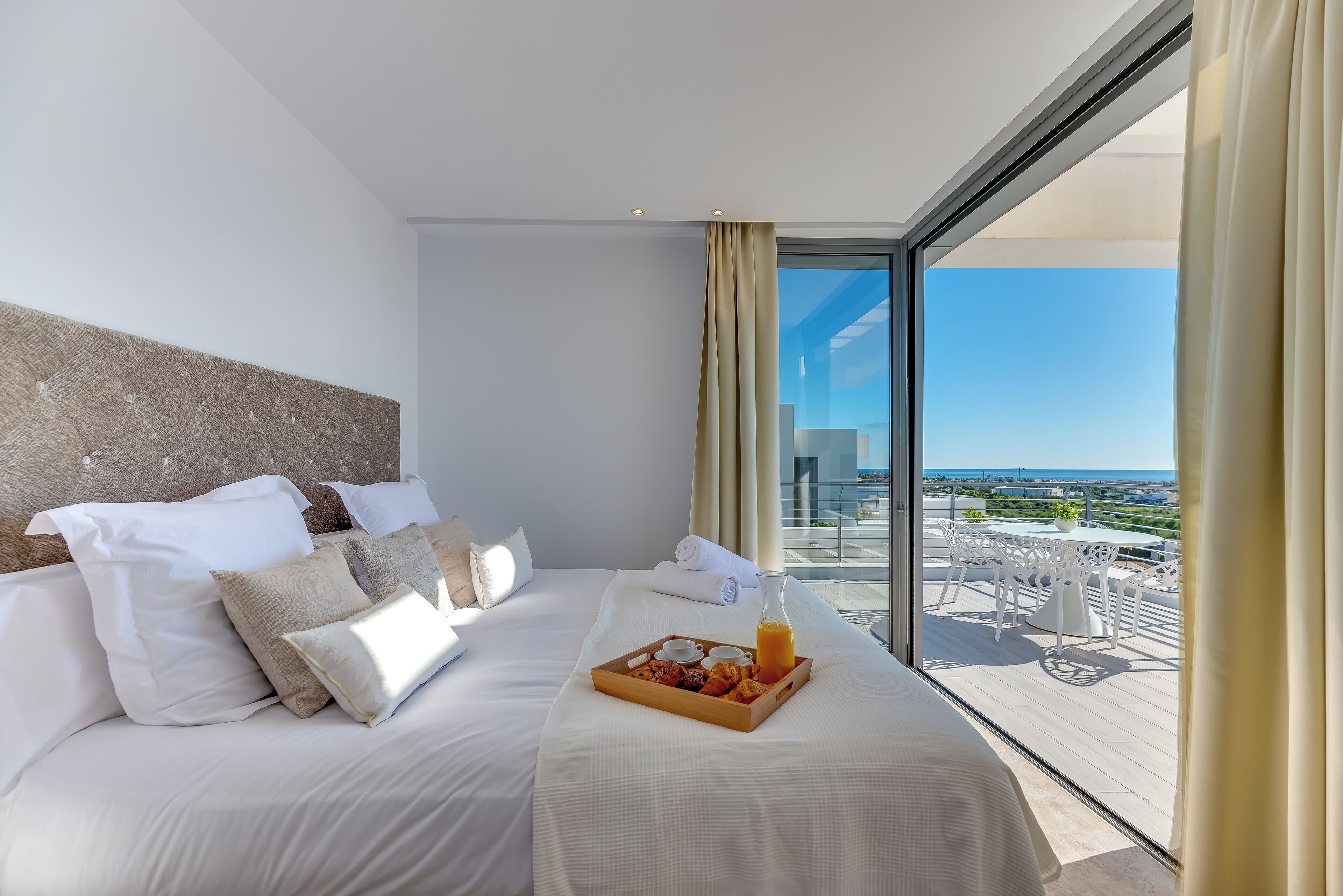 5 chambres, fer et planche à repasser, Wi-Fi, draps fournis