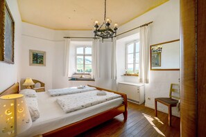 2 bedrooms, free WiFi, bed sheets - Apartment 'Ferienwohnung Abtei Klosterhof' with Shared Terrace, Shared Garden and Wi-Fi (Maring-Noviand)