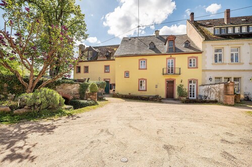 Apartment 'Ferienwohnung Abtei Klosterhof' with Shared Terrace, Shared Garden and Wi-Fi