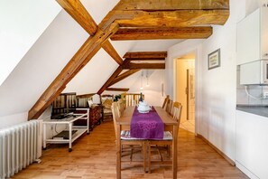Dining - Apartment 'Schwalbennest Auf Dem Weingut' with Shared Terrace, Shared Garden and Wi-Fi (Maring-Noviand)