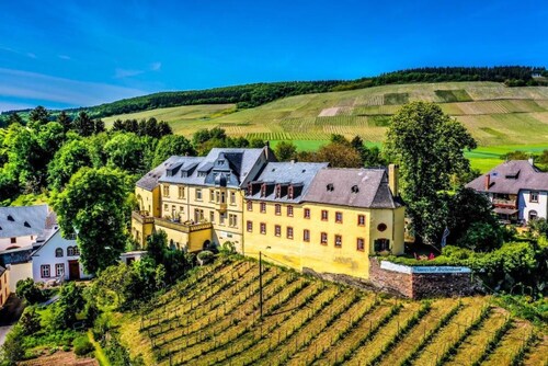Holiday Apartment 'Schatztruhe' with Mountain View, Terrace and Wi-Fi