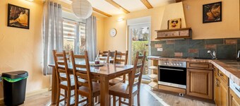 Apartment 'Ferienhaus Fichtelberg Apartement A' with Mountain View, Private Terrace and Wi-Fi