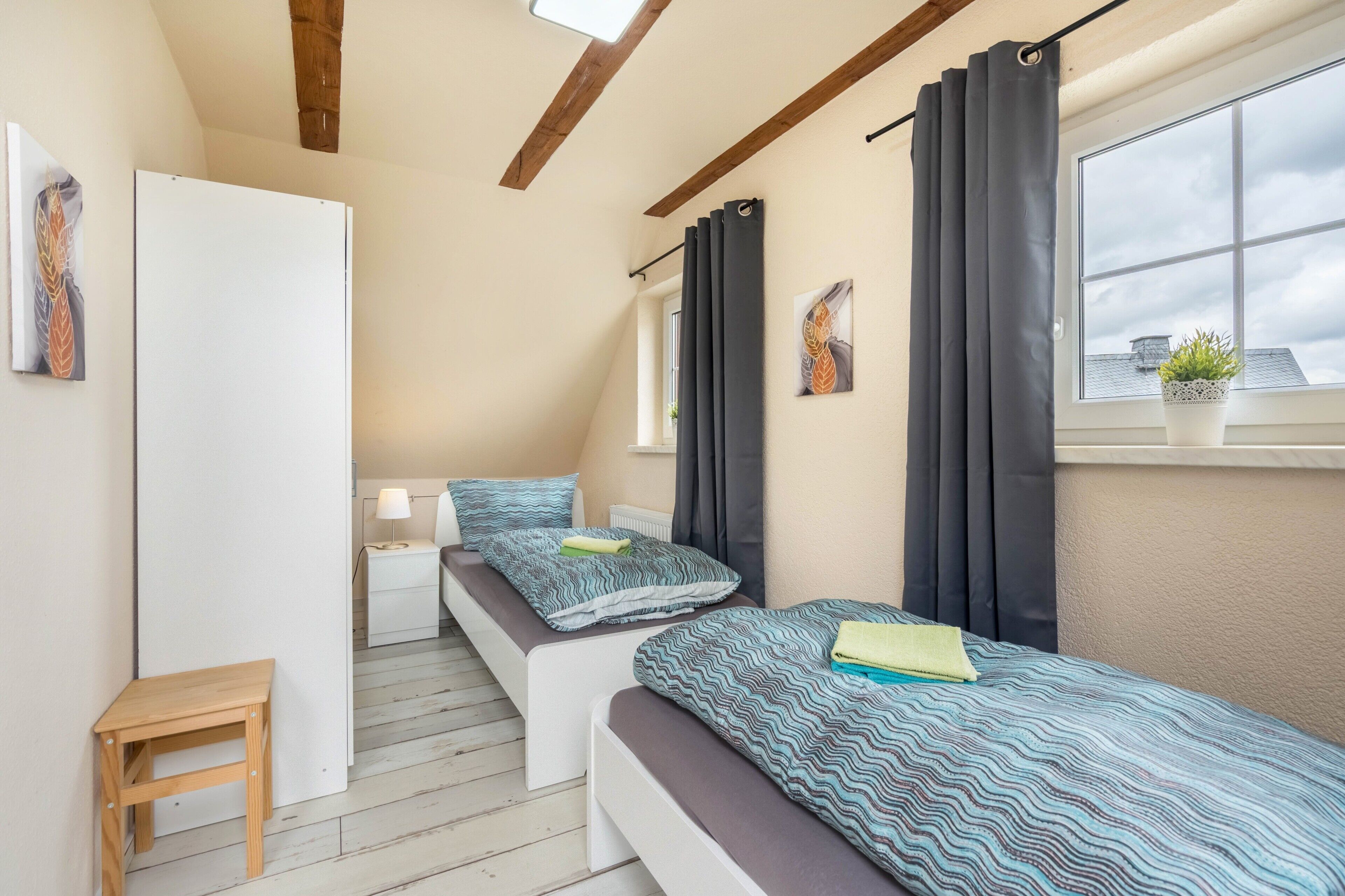 2 habitaciones, tabla de planchar con plancha y wifi gratis 