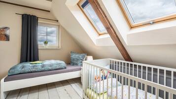 2 bedrooms, iron/ironing board, free WiFi, bed sheets