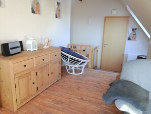 TV, stereo - Apartment "Baumann" with Private Terrace & Wi-Fi (Schwarzenberg/Erzgebirge)