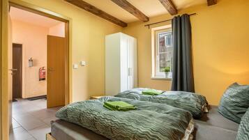 2 bedrooms, iron/ironing board, free WiFi, bed sheets