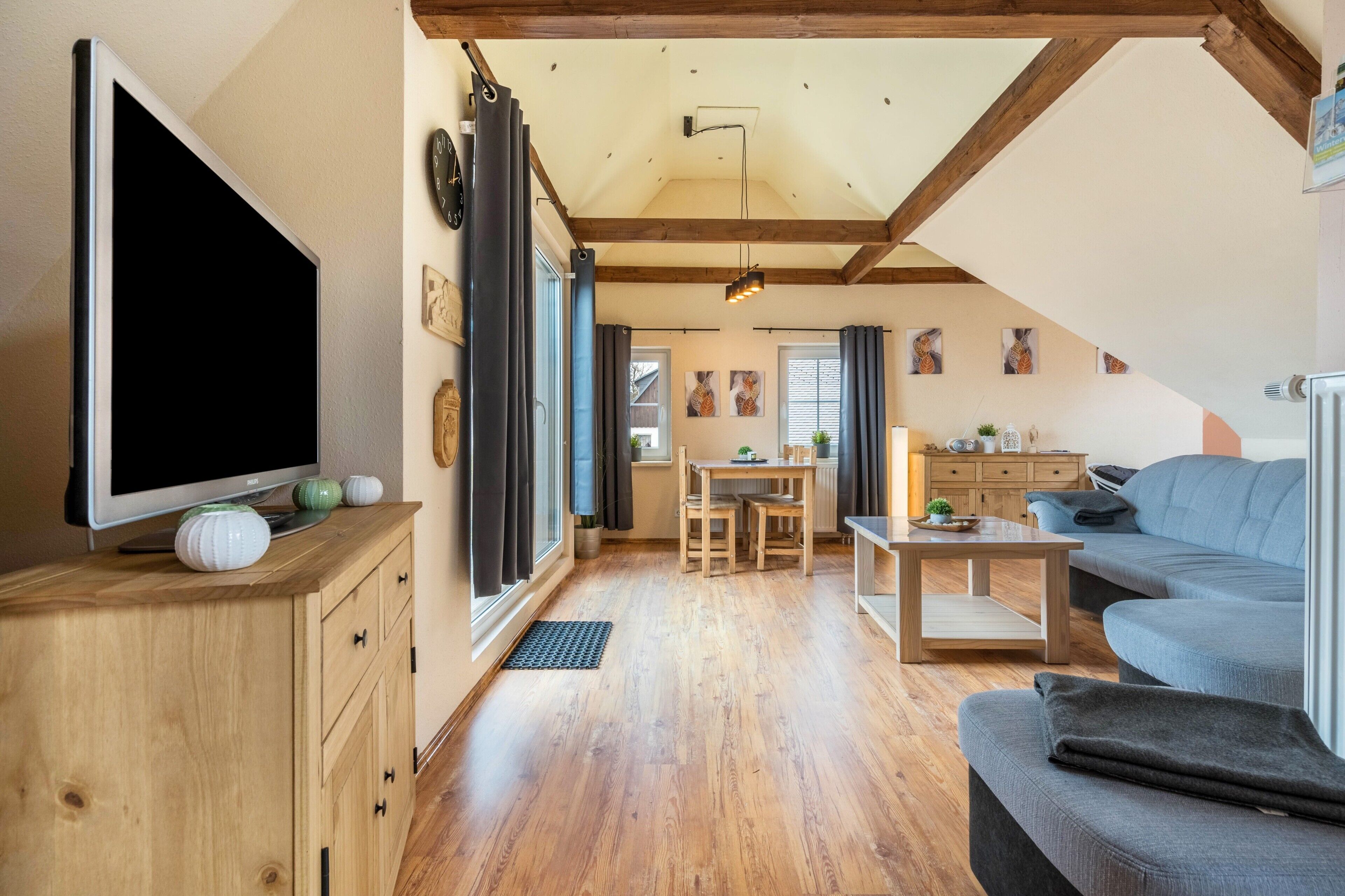 Télévision, chaîne hi-fi