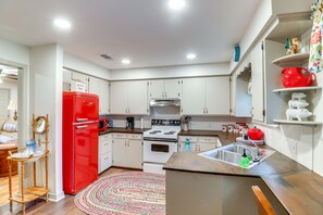Fridge, microwave, stovetop, dishwasher