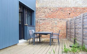 Outdoor dining - Land and Sea Cottage (Saint-Malo)