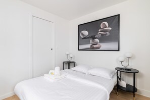 Iron/ironing board, WiFi, bed sheets