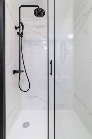 Shower, hair dryer, towels, shampoo