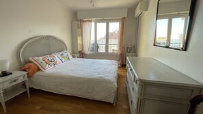 2 Schlafzimmer, Bügeleisen/Bügelbrett, Internetzugang, Bettwäsche