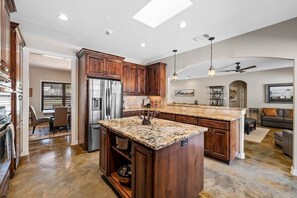 Interior - 4BR: Hot tub, Pool, Fireplaces, Grill, Family Fun! (Fredericksburg)