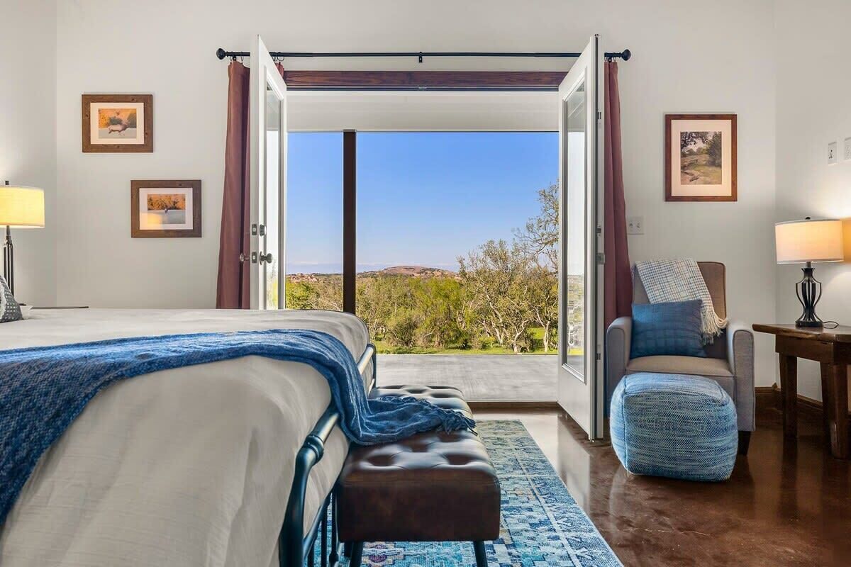 3 bedrooms, iron/ironing board, travel crib, WiFi