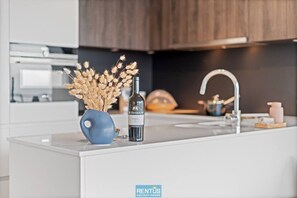 Fridge, microwave, oven, stovetop - Beach Break - family friendly apartment by the sea (Koksijde)