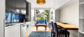 Elegant 1-Bed with Study by Balmain Wharf