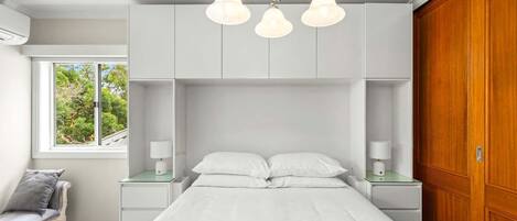 1 bedroom, desk, iron/ironing board, WiFi