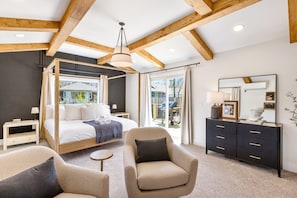 5 bedrooms, desk, iron/ironing board, WiFi