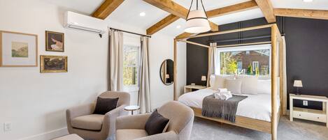 5 bedrooms, desk, iron/ironing board, WiFi