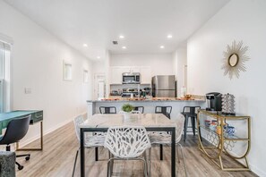 Dining - Downtown Tampa Walk to Restaurants Renovated (Tampa)