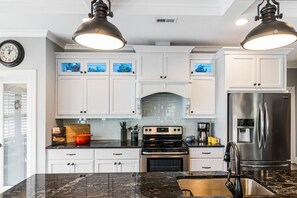 Fridge, microwave, stovetop, dishwasher