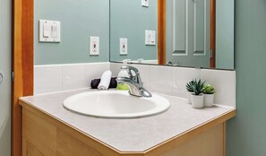 Douche, articles de toilette écologiques, sèche-cheveux