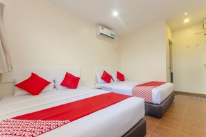 Family Suite | Desk, laptop workspace, free WiFi, bed sheets - Skudai Hotel (Johor Bahru)