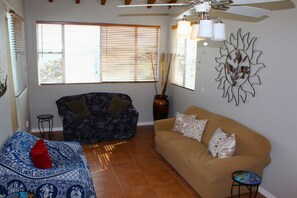 TV - Coastal Retreat with Ocean Views Near Manny’s Beach Club (Puerto PeÃ±asco)