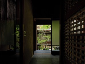 Signature Room, Non Smoking, City View | In-room safe, individually decorated, individually furnished, desk - Kyo no Yado Ishihara (Kyoto)