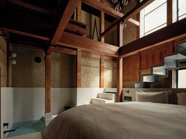Signature Room, Non Smoking, City View | In-room safe, individually decorated, individually furnished, desk