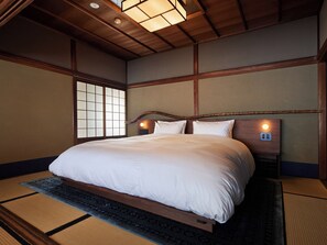 In-room safe, individually decorated, individually furnished, desk - Kyo no Yado Ishihara (Kyoto)