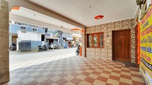 Free self parking - iROOMZ Cool Spot (Ootacamund)