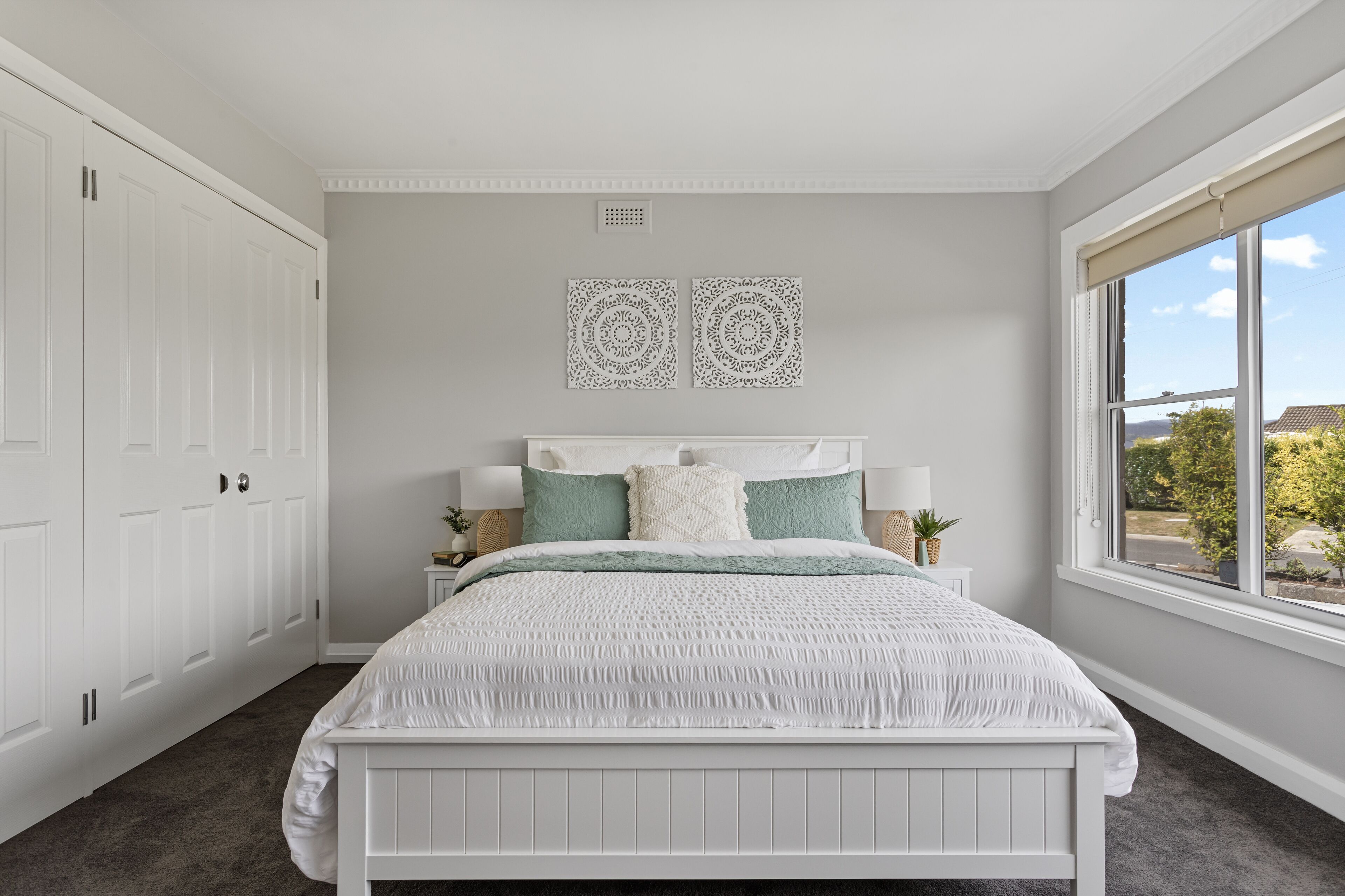 4 bedrooms, desk, iron/ironing board, travel crib