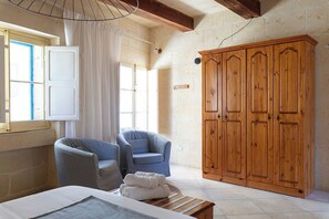 Family Villa | Wardrobe - Tal-Kitarra Villa (Kercem)