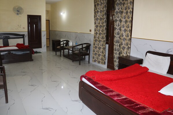 Quadruple Room | Free WiFi - Hotel Dynasty Murree (Murree)