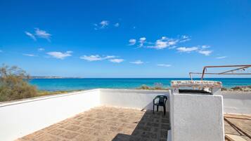 Familienhaus, 3 Schlafzimmer, 2 Bäder (Villa Dei Fanti - Beachfront Villa) | Außenbereich