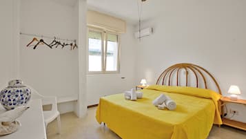 Familienhaus, 3 Schlafzimmer, 2 Bäder (Villa Dei Fanti - Beachfront Villa) | 3 Schlafzimmer, WLAN