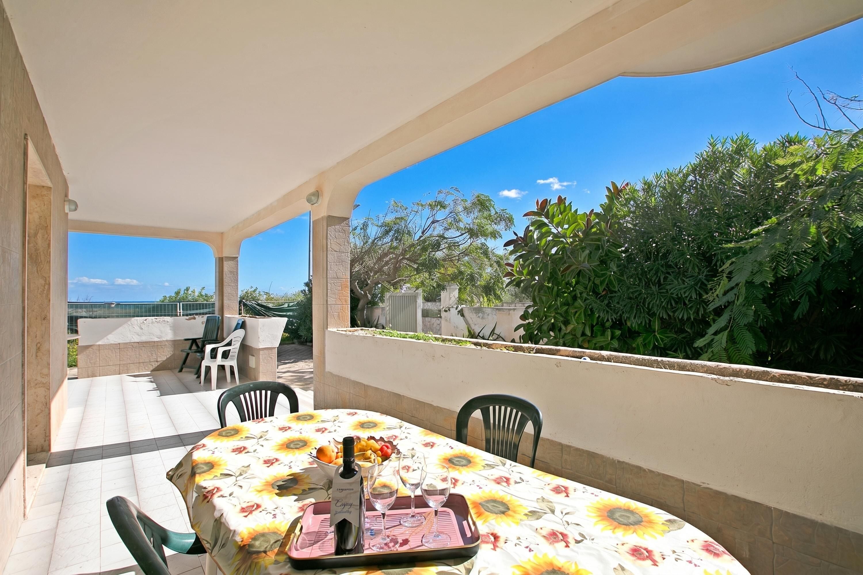 Family House, 3 Bedrooms, 2 Bathrooms (Villa Dei Fanti - Beachfront Villa) | Outdoor dining
