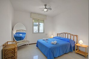 Familienhaus, Mehrere Schlafzimmer, 2 Bäder (Villa Dei Fanti On The Sandy Beach) | 3 Schlafzimmer, kostenloses WLAN, Bettwäsche